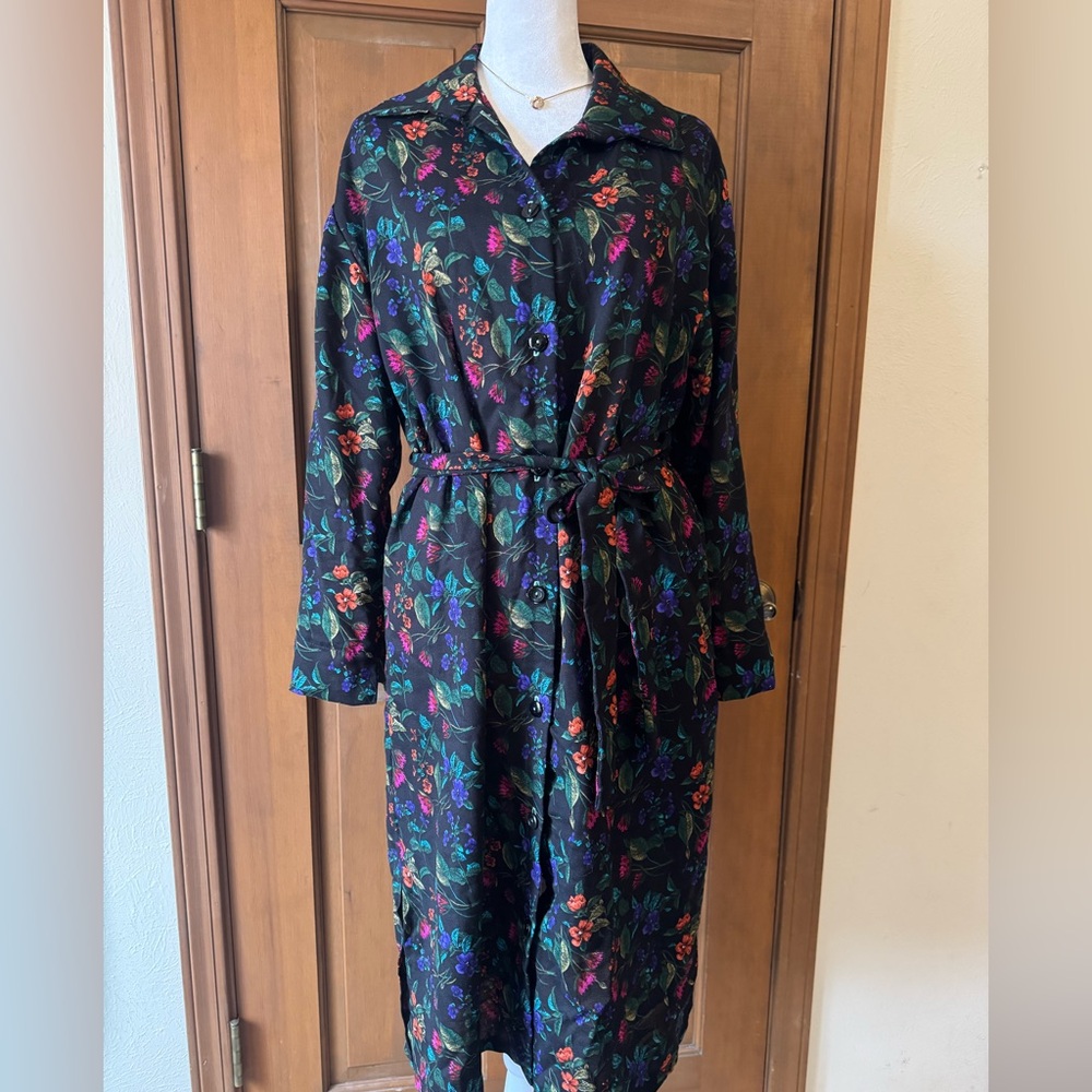 Vintage Floral Button-Front Midi Dress in Black with Multicolor Bloom - Picture 2 of 10